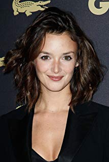 How tall is Charlotte Le Bon?